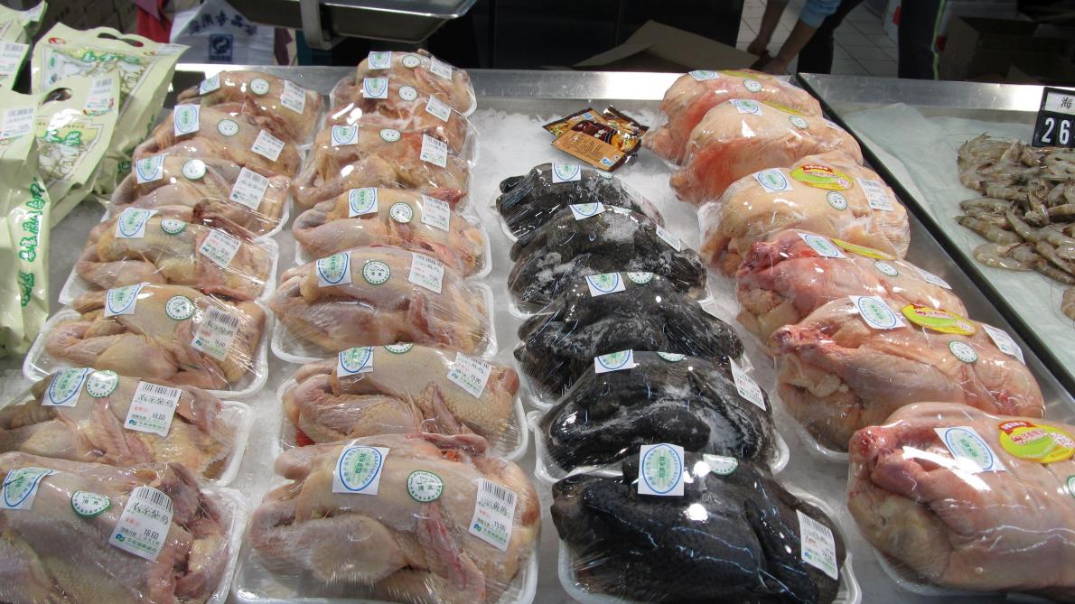 De wereldhandel maakt de kippenprijs. Op de foto halal-kippenvlees in China.