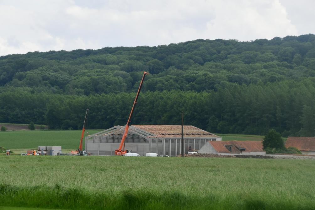In Béclers, vlakbij de proeftuin van Liessart, worden op de site van de boerderij Pétrieux nieuwe gebouwen gebouwd om de toegenomen zaadactiviteiten te ondersteunen.
