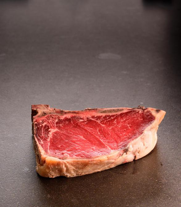 Het vlees van het rood ras van West-Vlaanderen onderscheidt zich volgens liefhebbers van ander Belgisch rundvlees door zijn volle, krachtige smaak.