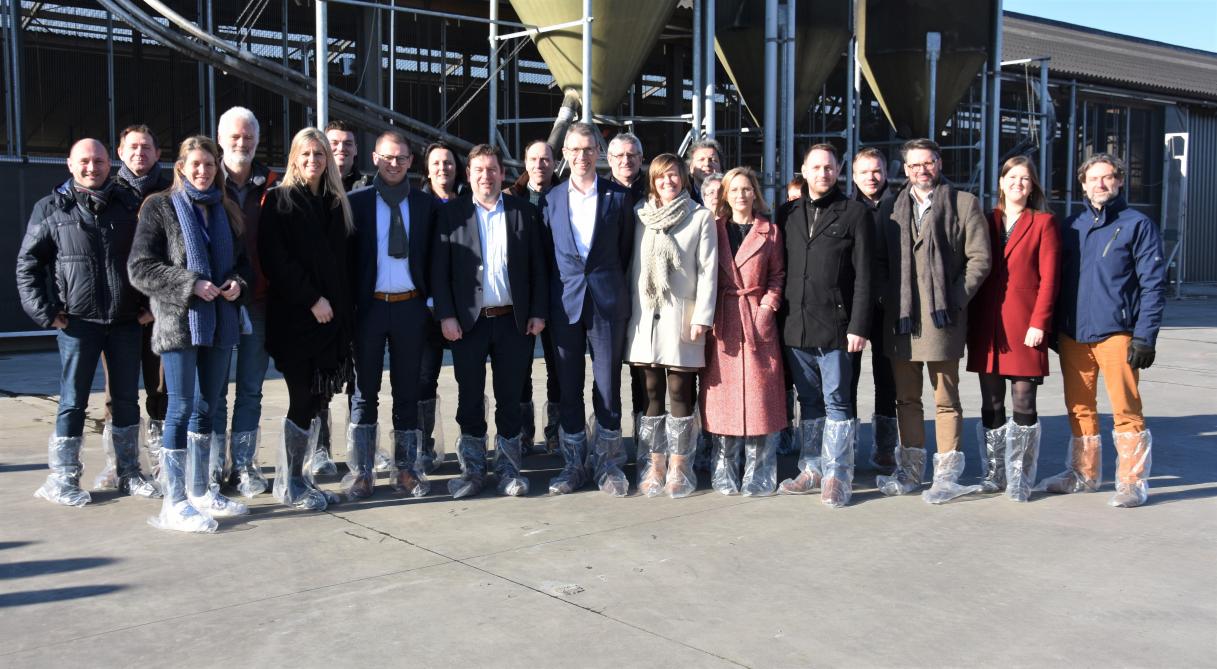 Leden van de commissies Landbouw en Dierenwelzijn waren vrijdag te gast bij onderzoeksinstelling ILVO, die wordt geleid door Joris Relaes.