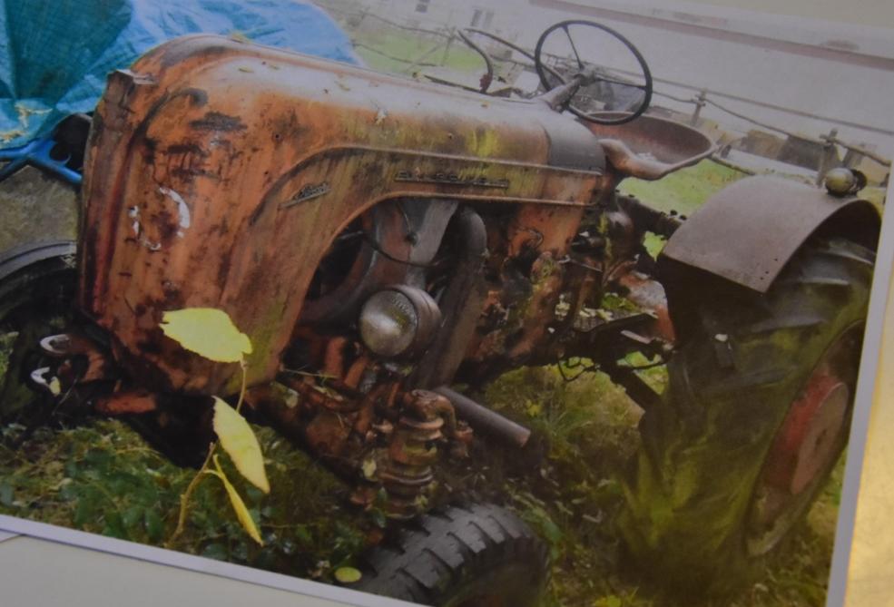 Die tractor was in heel slechte staat: volledig versleten, stond al 30 jaar te rotten in een bos.