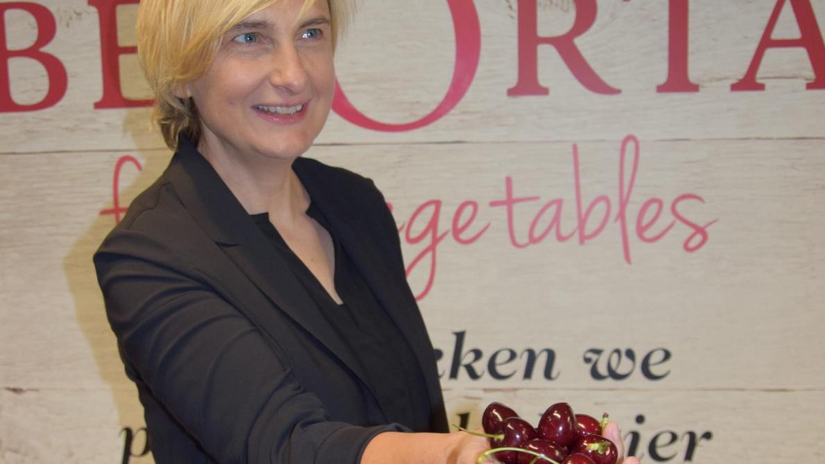 Minister Crevits beloofde haar dagelijkse porties fruit te eten.
