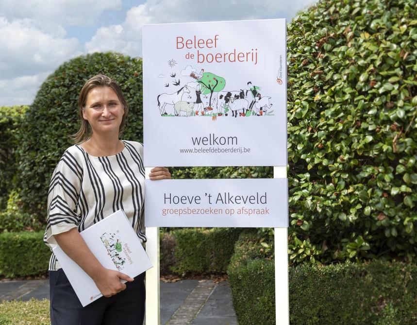 Oost-Vlaams gedeputeerde Leentje Grillaert, bevoegd voor Landbouw en Platteland, is trots op het aanbod aan bezoekboerderijen in de provincie.