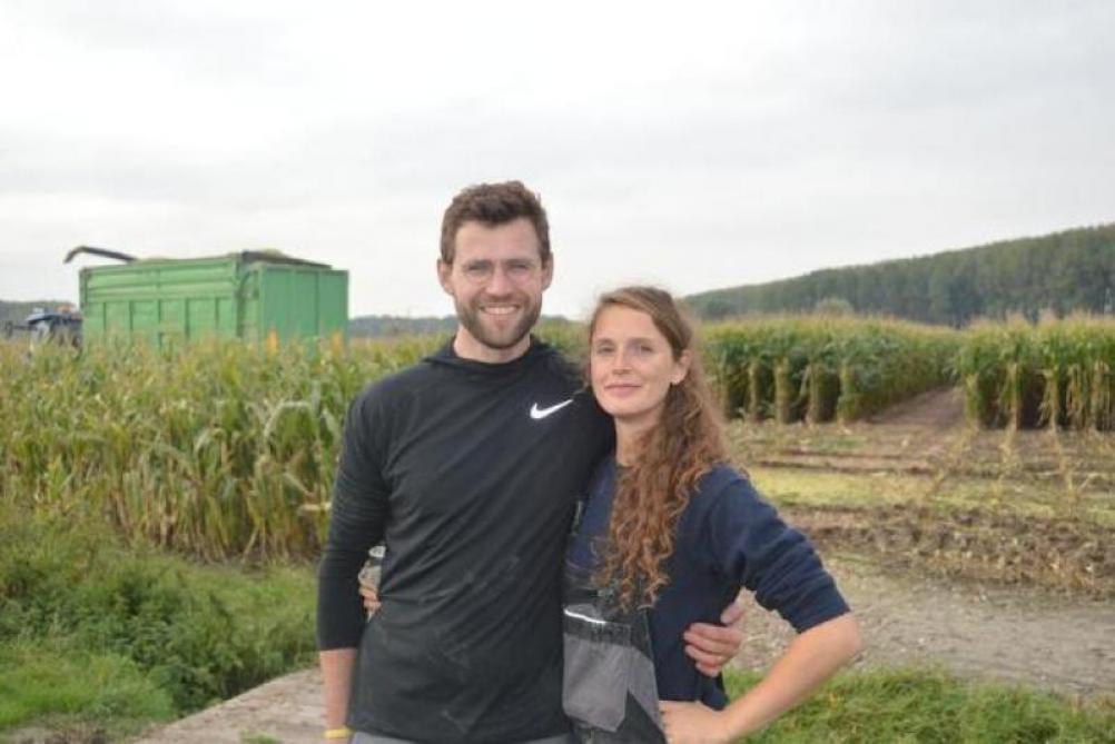 Maxime en Janne van Maïsterplan voor hun maïsdoolhof. Zij wonnen de eerste publieksprijs.