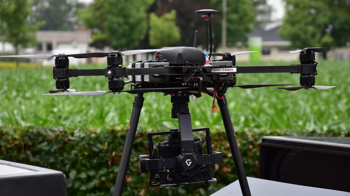 De automatisch vliegende drone van Exobotic.