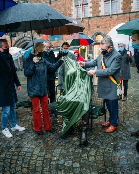 Onthulling standbeeld ‘De Frieteters’ door Hilde Crevits, Dirk De fauw, Prins Laurent en afgevaardigen van Navefri, Belgapom en VLAM.