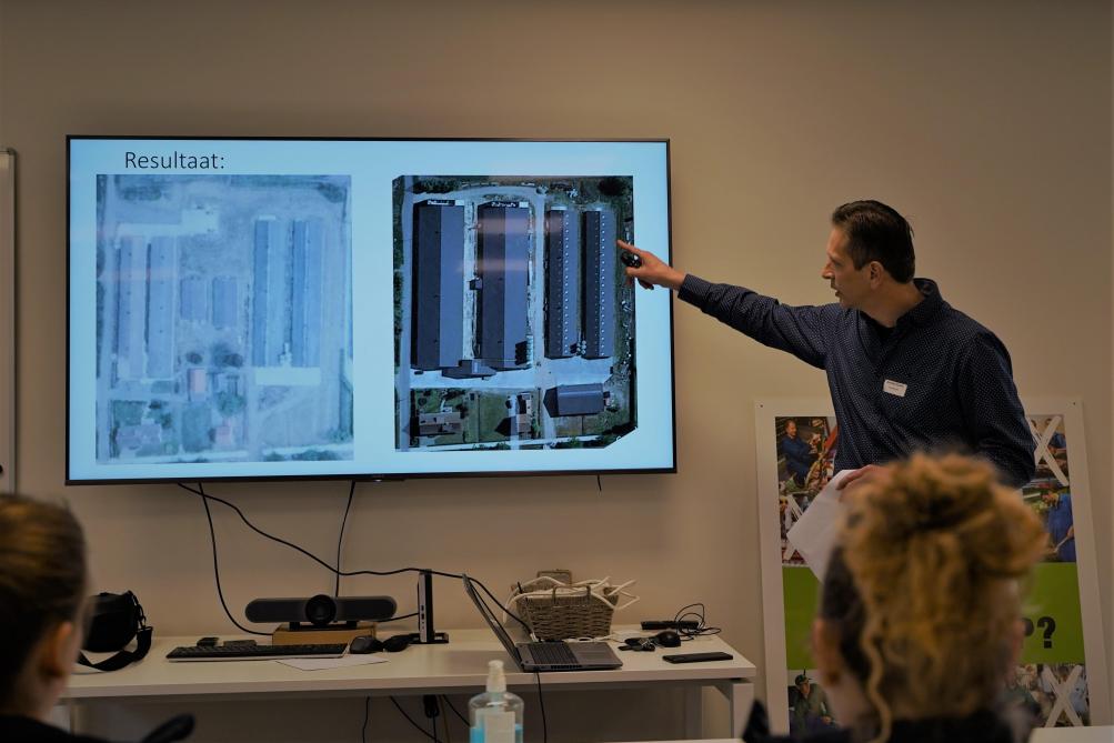 Gunter toont hoe hard hij de afgelopen jaren in zijn bedrijf investeerde om het klimaat- en diervriendelijker te maken.