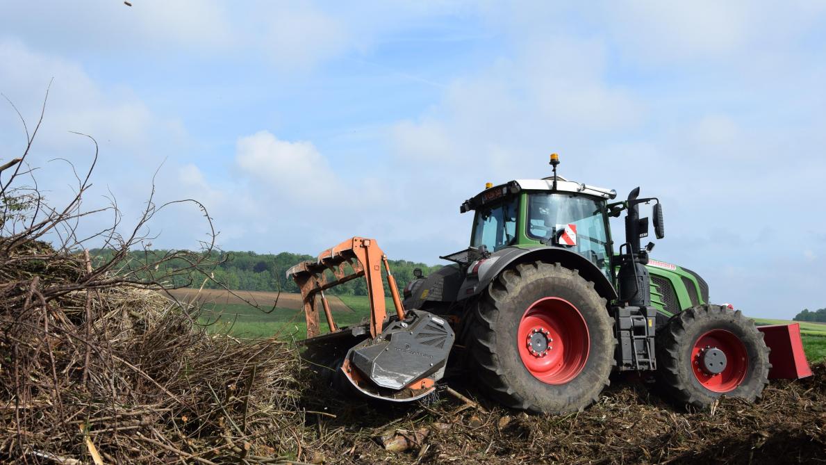 Bovengronds houtafval verkleinen vergt een ander type frees dan een waarmee je in de grond zit.