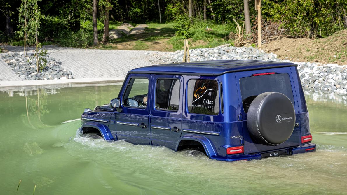 Als echte terreinwagen kan de Mercedes G-Klasse door 70 cm water rijden.