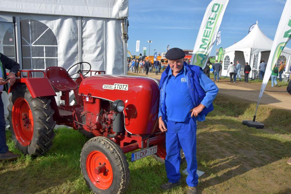 Willy Michiels bij zijn Belgische Stotz Diesel-tractor.