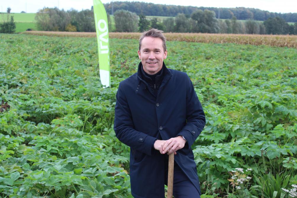 Minister van Landbouw Jo Brouns ziet in de stijgende vraag naar aromawortelsde bevestiging voor het Vlaamse beleid voor bio-economie.