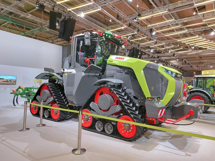 Claas toonde via een ‘opgebouwde kit’ een autonoom werkende tractor.