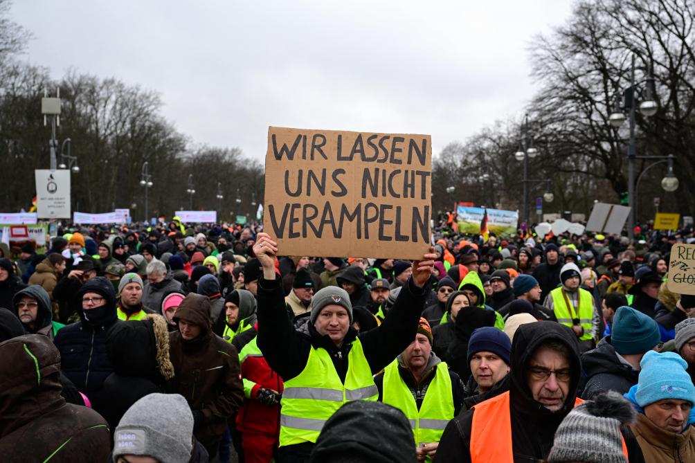 Duitse landbouwers protesteerden vandaag in Berlijn tegen de plannen van de Duitse overheid.