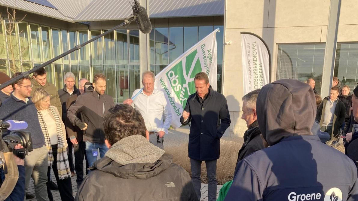 In Kinrooi werd maandagochtend minister Brouns opgewacht.