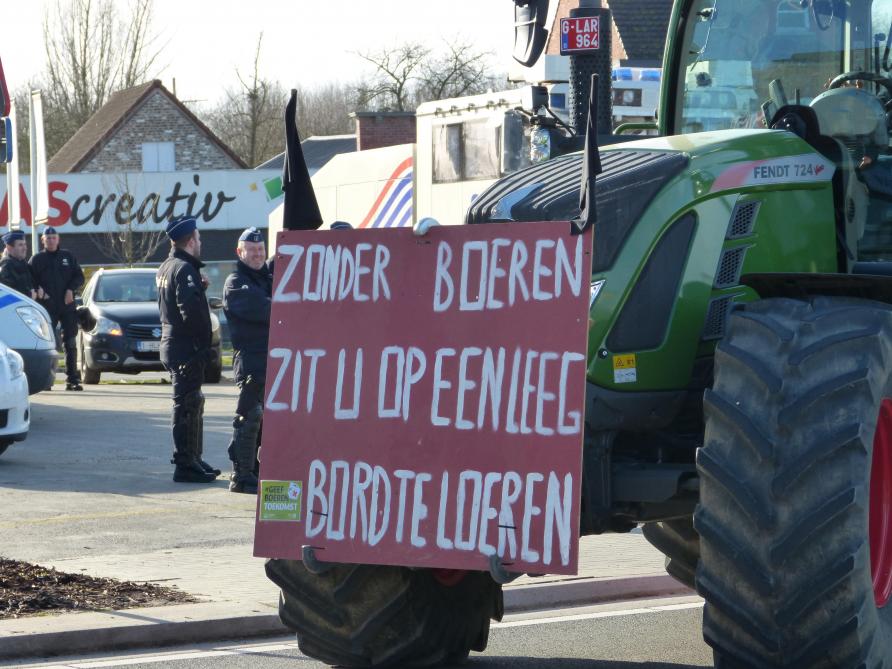 Het Algemeen Boerensyndicaat trapt zondag 28 januari symbolisch een seizoen van boerenprotest af bij het voetbalstadion van Sint-Truiden. De landbouworganisatie plant om te blijven actievoeren in aanloop naar de verkiezingen in juni.