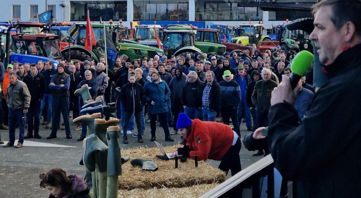 De burgemeester van Merksplas, Frank Wilrycx (Leefbaar Merksplas), ontving de actievoerders aan het stadhuis.