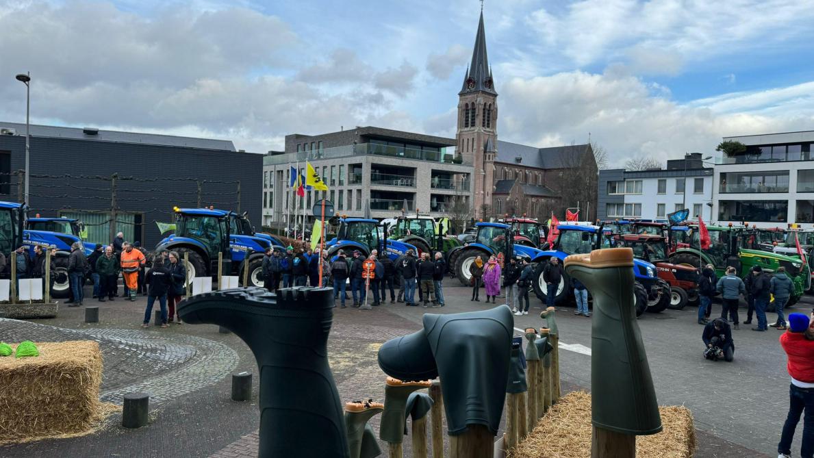 De actie in Merksplas was de start van een communicatiecampagne onder de noemer ‘Zet de boer niet botweg aan de kant’.