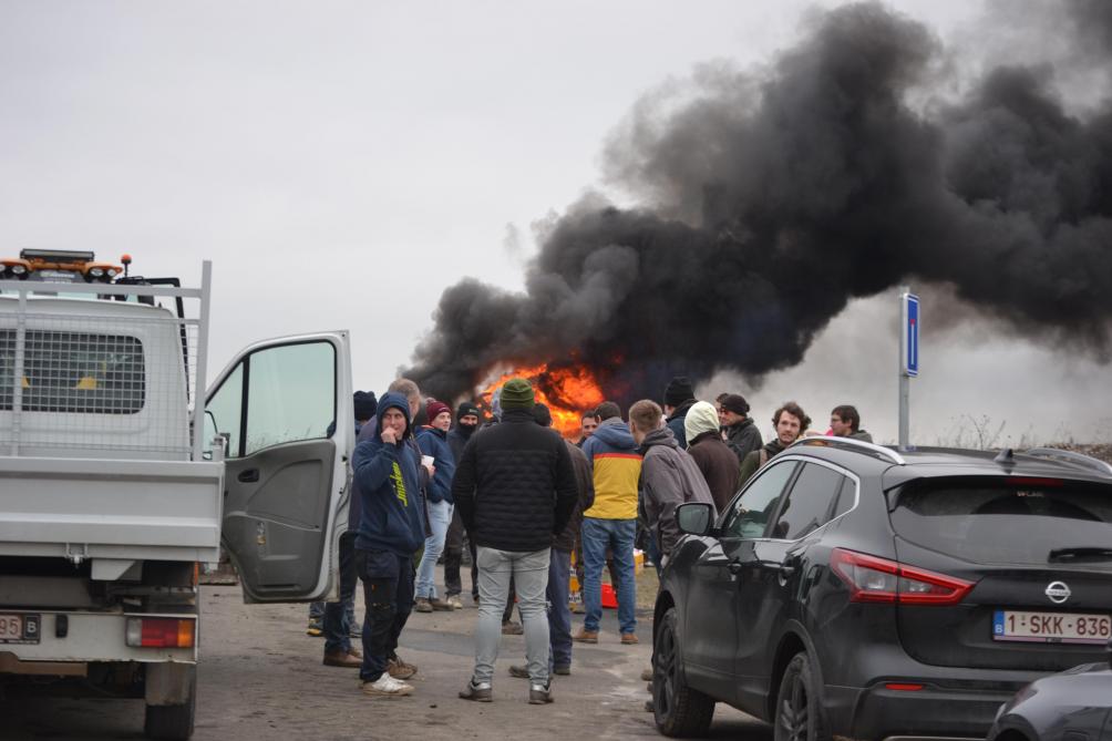 Al van maandag blokkeren boeren het logistiek centrum van Lidl in Marche-en-Famenne.