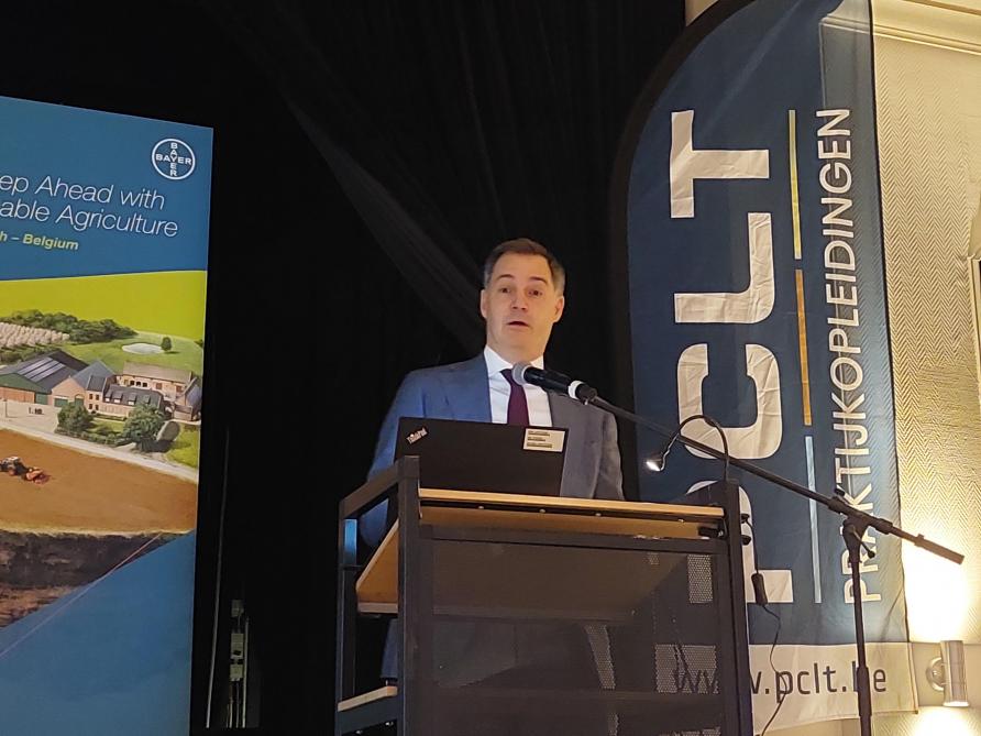 “We zullen in de toekomst meer voor onszelf moeten kunnen zorgen. Dat geldt voor defensie en energie, maar dus ook voor voedsel”, stelt premier Alexander De Croo.