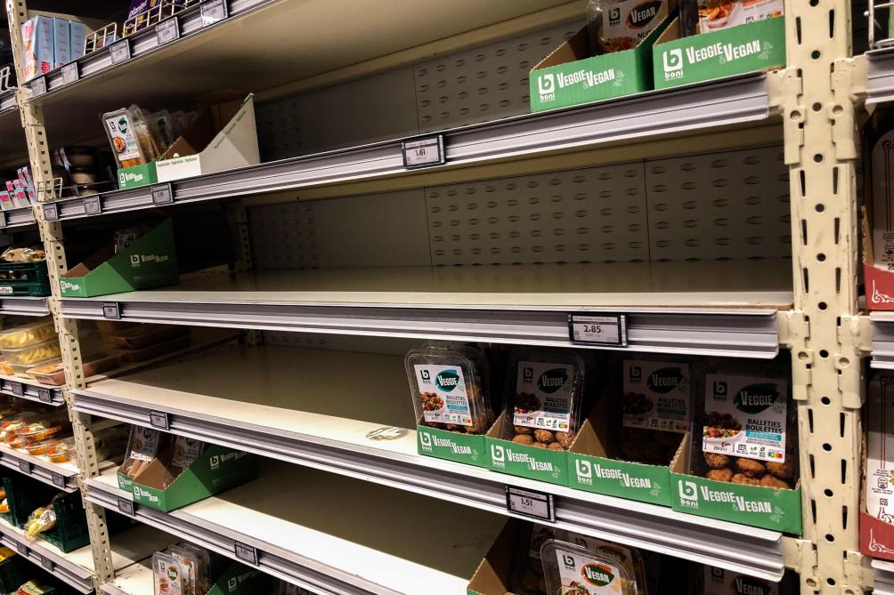 Volgens Colruyt is het onvermijdelijk dat er op termijn producten zullen ontbreken in de rekken. Deze foto werd genomen op donderdag 1 februari in een Colruyt-winkel in Ledeberg-Gent.