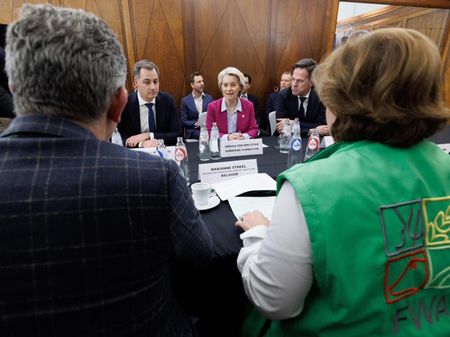 Commissievoorzitter Von der Leyen zal het college van Eurocommissarissen vragen om de ontwerpverordening tot een vermindering van het gebruik van pesticiden met 50% in te trekken.
