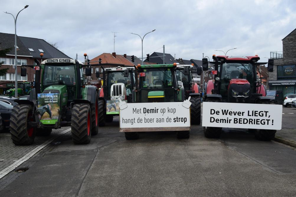 Boeren toonden nog hun actiebereidheid en ongenoegen met N-VA tijdens een actie van Boerenbond op 9 februari in Genk.