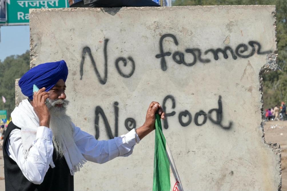 De boeren, voornamelijk afkomstig uit de noordelijke staat Punjab, trekken naar New Delhi om minimumprijzen te eisen voor hun gewassen.