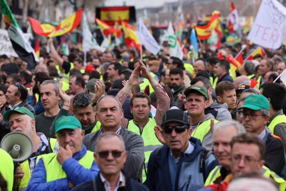 Spaanse boeren vinden dat de import landbouwproducten vanuit landen buiten de EU voor oneerlijke concurrentie zorgt.