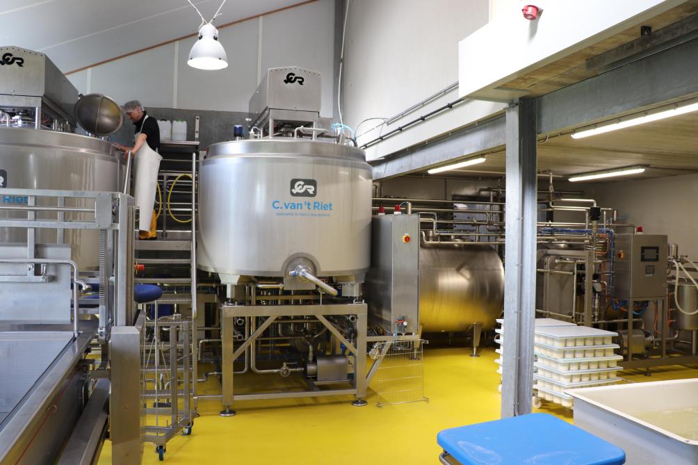 Aanvankelijk zag de gemeente Oss verbrede landbouw niet zitten, maar in 2007 kregen Jasper en Afke Baukje gelukkig toch de vergunning voor een kaasmakerij en een boerderijwinkel.
