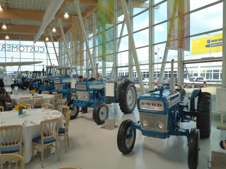 Enkele iconische tractormodellen op een rijtje die in Basildon  geproduceerd zijn.