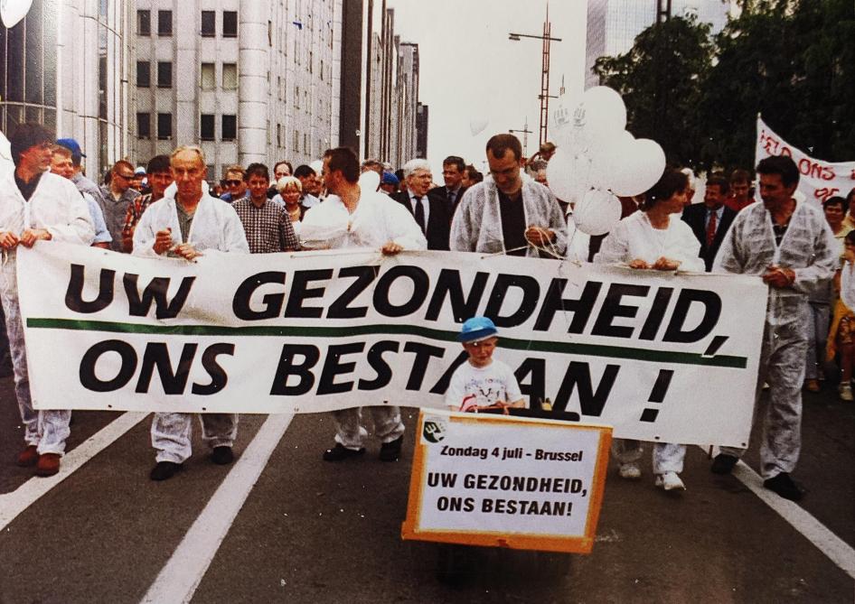Naar aanleiding van de dioxinecrisis kwamen de boeren op 5 juli 1999betogen inBrussel.