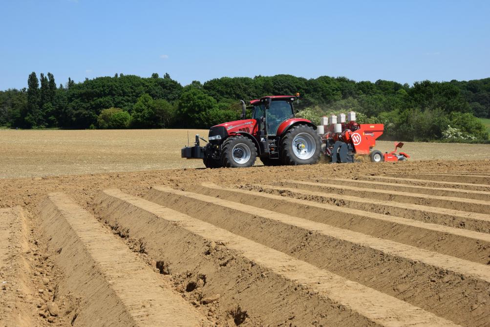 Dit jaar is er nog later dan vorig jaar gestart met  het planten van aardappelen.