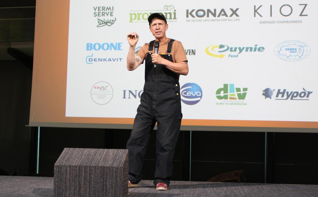 Komiek Joost Van Hyfte zorgde voor de komische noot op de Pig Rentability Day.