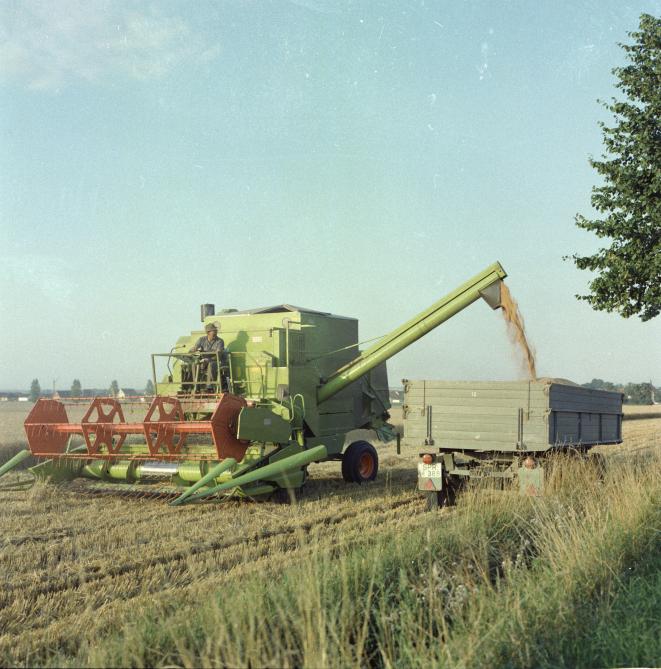 Eerst hadden de Claas-maaidorsers een zilvergrijze kleur, pas later kregen ze de typische groene kleur.