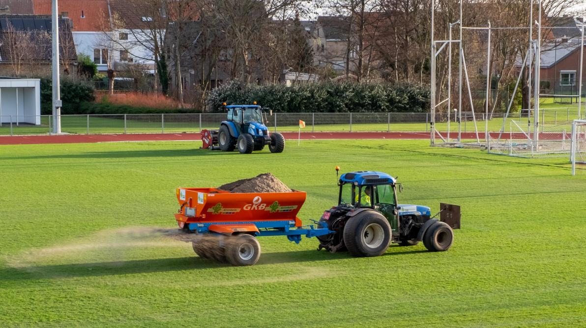 Een van de specialisaties van Krinkels is sportveldonderhoud.