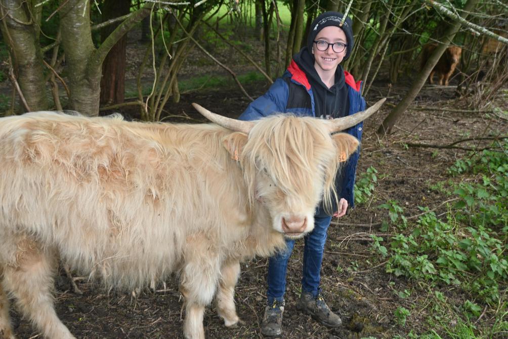 Raphael lijkt dezelfde passie te hebben als zijn vader en heeft al zijn eigen Highland-koe.