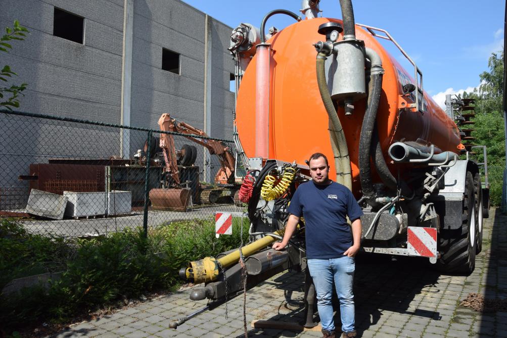 Arnaud investeerde dit jaar verder in drijfmesttoediening. Een trans-porttank kwam de injectietank versterken.