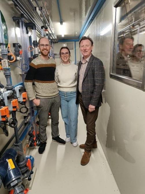 Het KU Leuven-team, met van links naar rechts Lander Hollevoet, Aline Vits en professor Johan Martens.