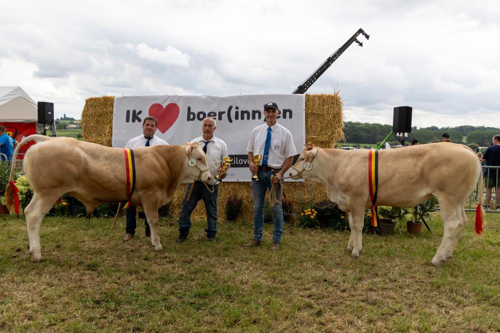 Unilat (links) met Uaola (rechts) Michael Tholl