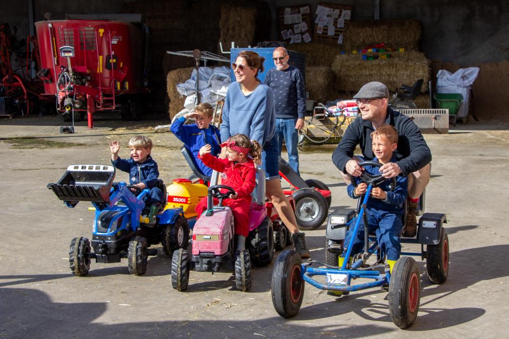 Kinderen kunnen zich hier zorgeloos uitleven met de traptractors en gocarts