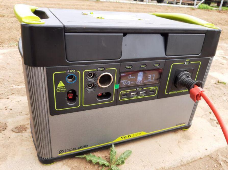 De Ramm 3000 van Ramm Equipment doodt onkruid met elektriciteit.