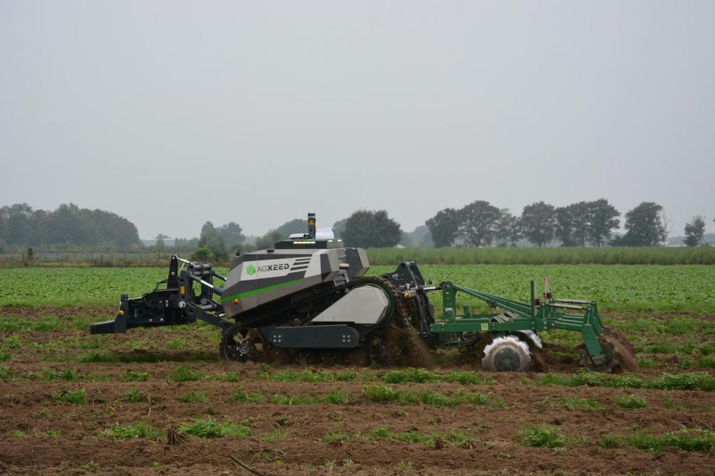 De autonoom rijdende veldrobot AgBot 5.115T2 van AgXeed is geschikt voor onder meer zaadbedbereiding, precisiezaai en grondbewerking.
