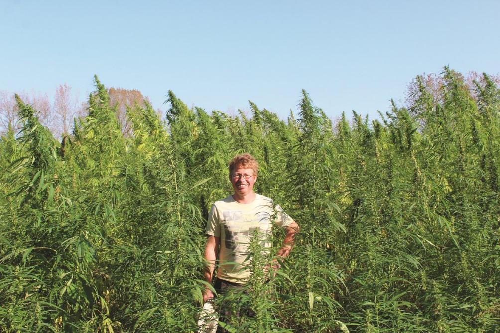 Behalve voor microalgen staat boer Kris ook open voor ‘carbon farming’, mestvergisting en de teelt van industriële hennep.