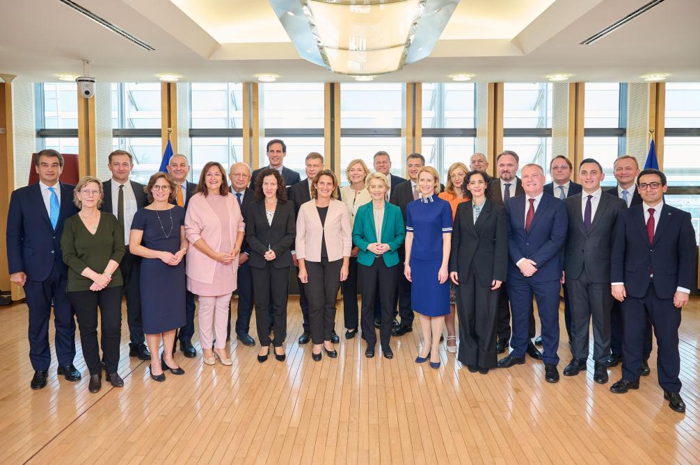 Het gehele college van commissarissen voor de tweede termijn van Ursula von der Leyen’s voorzitterschap van de Europese Commissie.