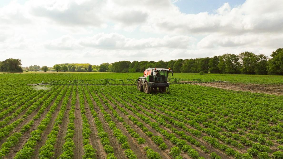 Croptic vormt een klassieke veldspuit om tot spot sprayer.