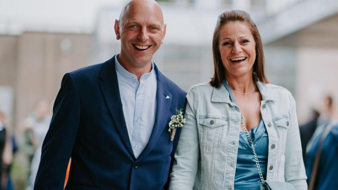 In 2018 bouwden Jan en Hilde een nieuwe kalverstal, maar die investering zorgt, samen met de onzekerheid rond stikstof, voor heel wat druk op hun schouders.