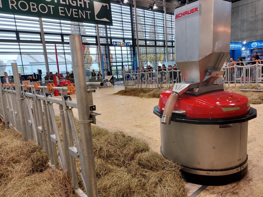 Deze voeraanschuifrobot past ook de techniek  van lokvoederen toe.