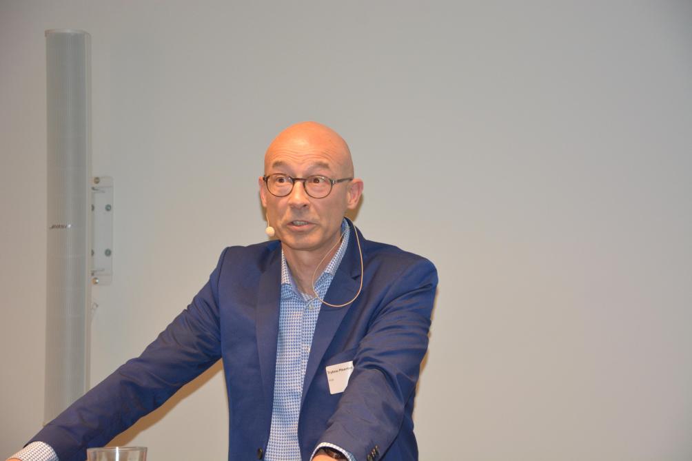 Maarten Trybou, hoofd van de dienst Gewasbeschermingsmiddelen en Bemestingsproducten, vreest dat er een kantelmoment zal komen waarbij er resistentie zal optreden van alle plagen en insecten die aanwezig zijn in de gewassen.