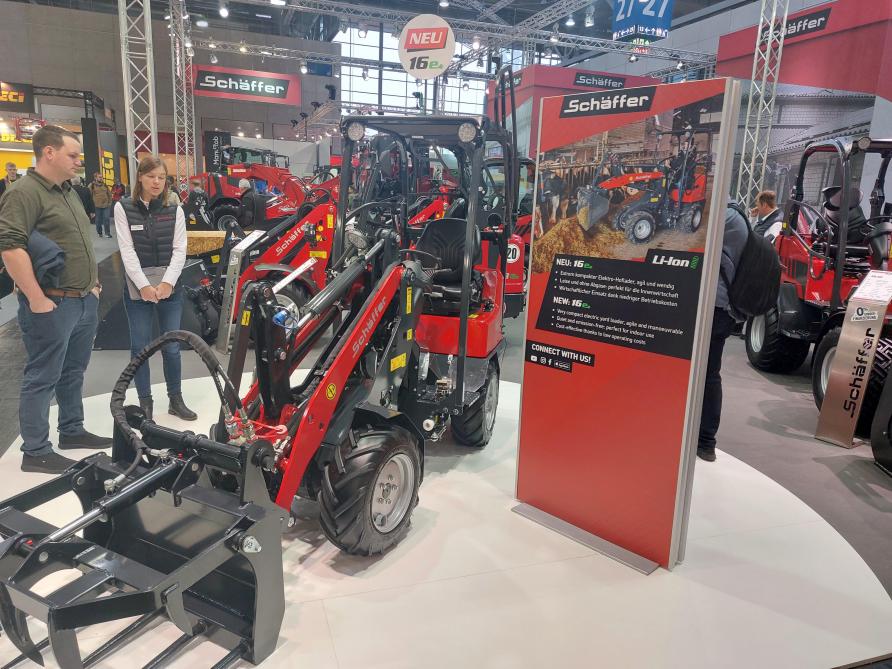De Schäffer 16e is een nieuwe, zeer compacte elektrisch aangedreven wiellader.