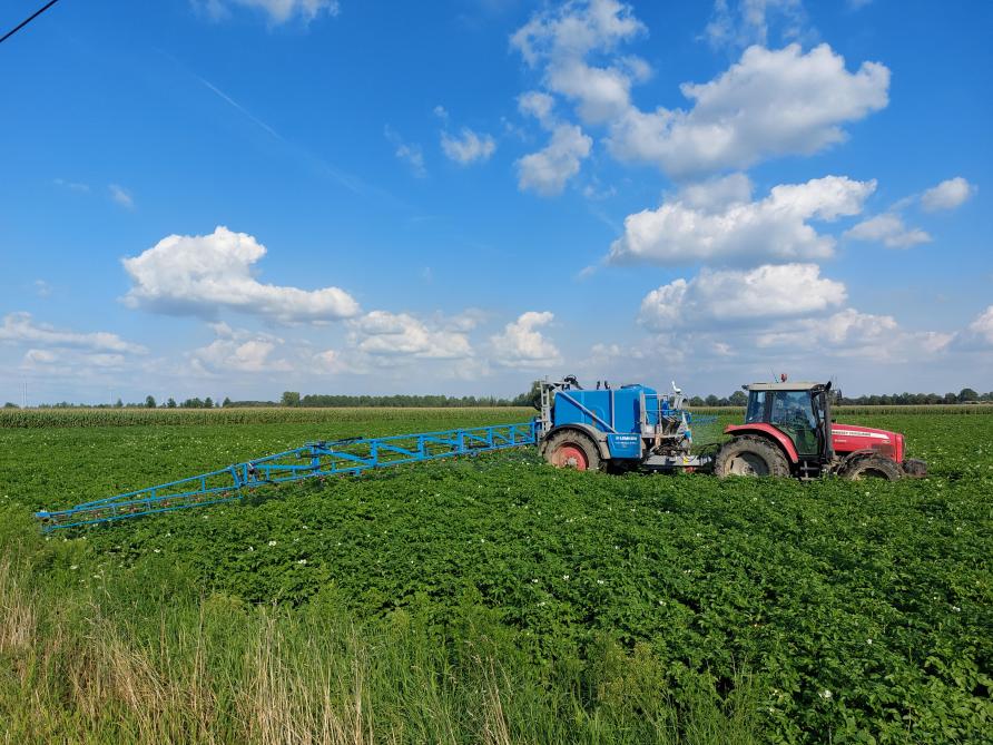 Plaatsspecifieke bespuitingen en bijbemesten enkel indien nodig passen in de verduurzaming van de aardappelteelt.